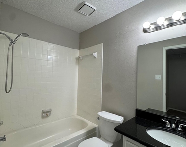 3808 Staghorn Circle S - Photo Thumbnail 10