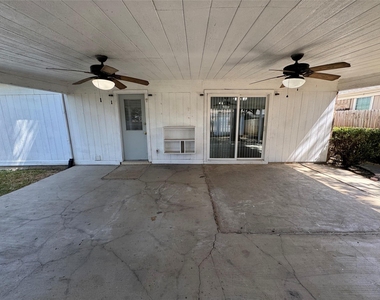 3808 Staghorn Circle S - Photo Thumbnail 16