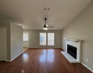 3808 Staghorn Circle S - Photo Thumbnail 2