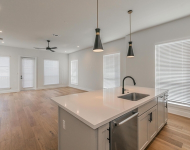 682 W Main Street - Photo Thumbnail 4