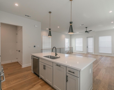 682 W Main Street - Photo Thumbnail 3