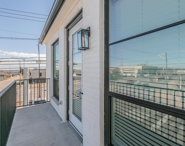 682 W Main Street - Photo Thumbnail 11