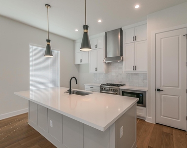 682 W Main Street - Photo Thumbnail 6
