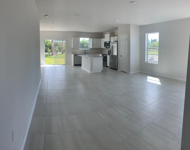 3804 Lancove Way - Photo Thumbnail 4