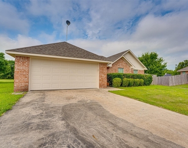 2206 Kaitlyn Circle - Photo Thumbnail 1