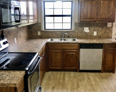 1425 Marion Drive - Photo Thumbnail 3