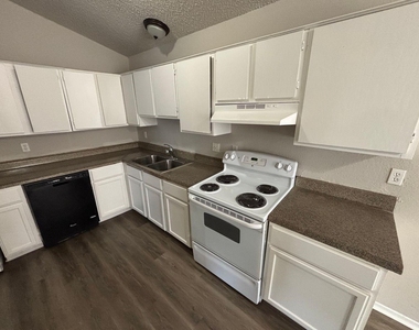 10311 Tamworth Drive - Photo Thumbnail 4