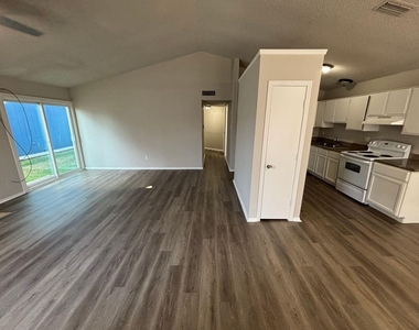 10311 Tamworth Drive - Photo Thumbnail 5