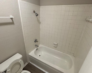 10311 Tamworth Drive - Photo Thumbnail 10