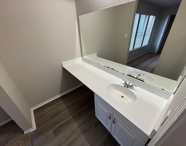 10311 Tamworth Drive - Photo Thumbnail 9