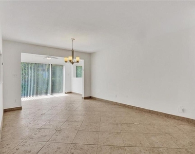 4924 Sheridan Street - Photo Thumbnail 10