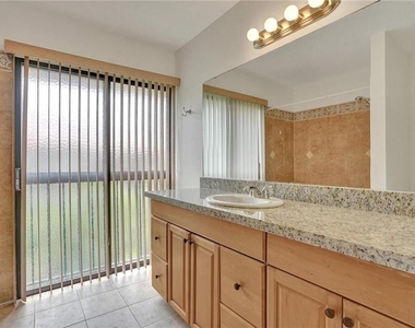 4924 Sheridan Street - Photo Thumbnail 15