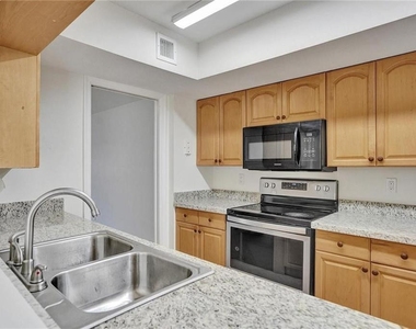4924 Sheridan Street - Photo Thumbnail 7