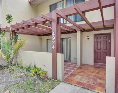 4924 Sheridan Street - Photo Thumbnail 2