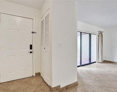 4924 Sheridan Street - Photo Thumbnail 4