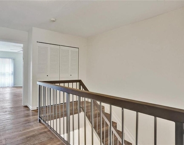 4924 Sheridan Street - Photo Thumbnail 13