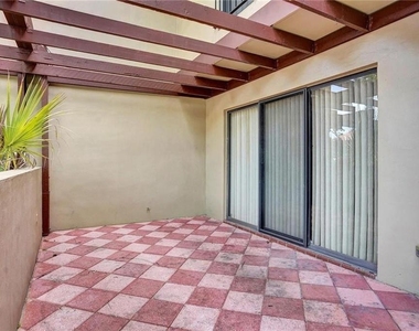 4924 Sheridan Street - Photo Thumbnail 3