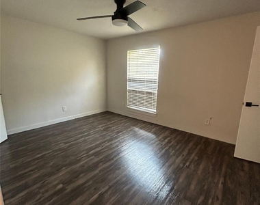 3627 Almazan Drive - Photo Thumbnail 6