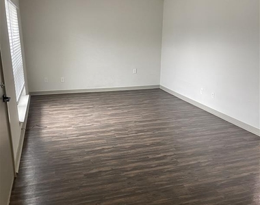 3627 Almazan Drive - Photo Thumbnail 8