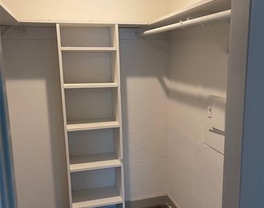 3627 Almazan Drive - Photo Thumbnail 13