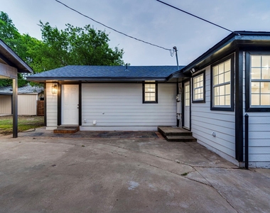 4728 Houghton Avenue - Photo Thumbnail 9