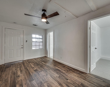 4728 Houghton Avenue - Photo Thumbnail 17
