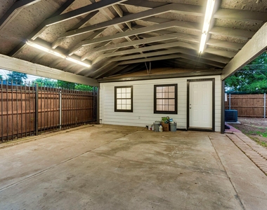 4728 Houghton Avenue - Photo Thumbnail 10