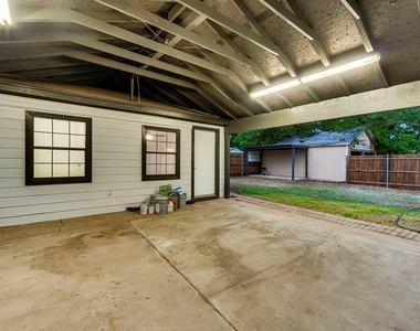 4728 Houghton Avenue - Photo Thumbnail 11