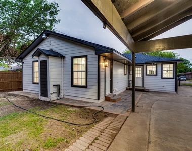 4728 Houghton Avenue - Photo Thumbnail 12