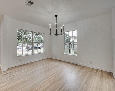 4728 Houghton Avenue - Photo Thumbnail 3