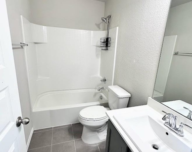 3018 Montrose Court - Photo Thumbnail 20
