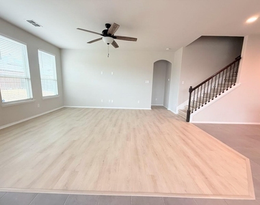 3018 Montrose Court - Photo Thumbnail 2