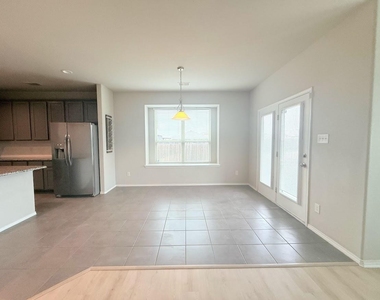 3018 Montrose Court - Photo Thumbnail 6