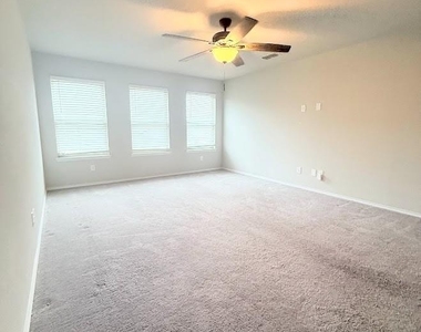 3018 Montrose Court - Photo Thumbnail 18