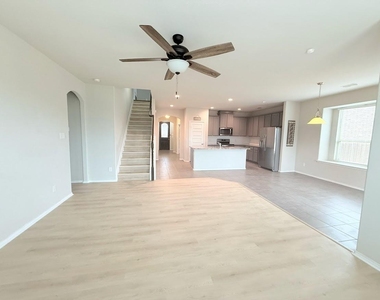 3018 Montrose Court - Photo Thumbnail 4