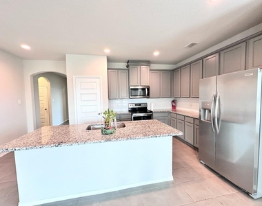 3018 Montrose Court - Photo Thumbnail 5