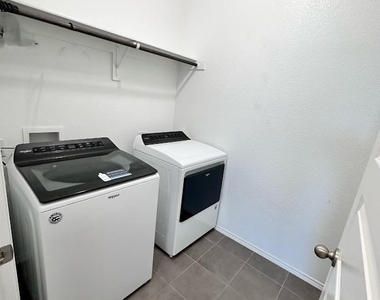 3018 Montrose Court - Photo Thumbnail 21