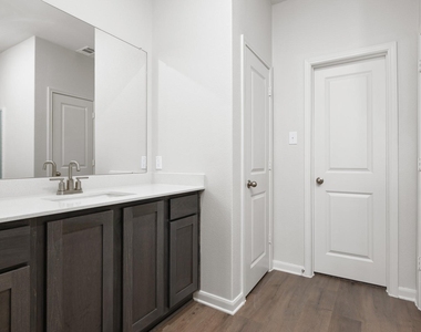 1609 Harvester Drive - Photo Thumbnail 6