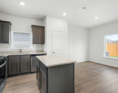 1609 Harvester Drive - Photo Thumbnail 2