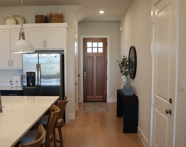 201 Chestnut - Photo Thumbnail 4