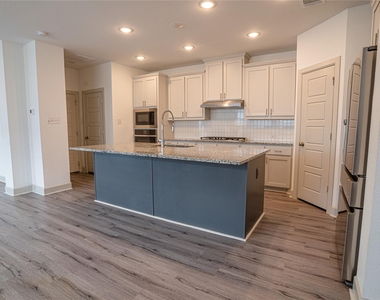 1577 Jackson Street - Photo Thumbnail 5