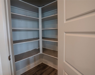 1577 Jackson Street - Photo Thumbnail 6