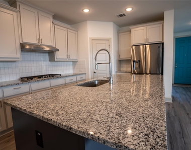 1577 Jackson Street - Photo Thumbnail 7
