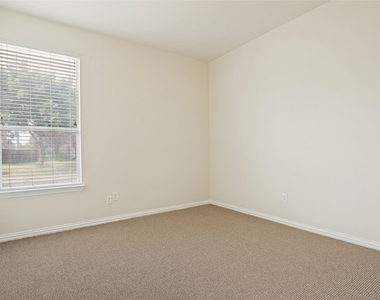1000 Leoti Lane - Photo Thumbnail 7