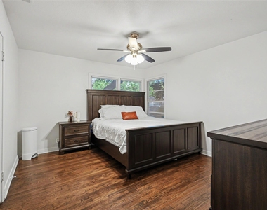 5008 Gilbert Drive - Photo Thumbnail 4