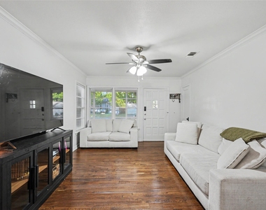 5008 Gilbert Drive - Photo Thumbnail 9