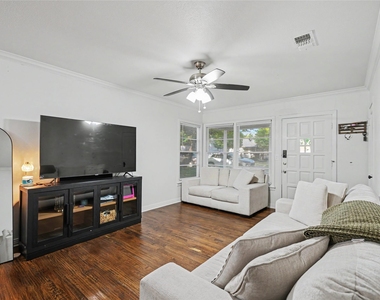 5008 Gilbert Drive - Photo Thumbnail 10