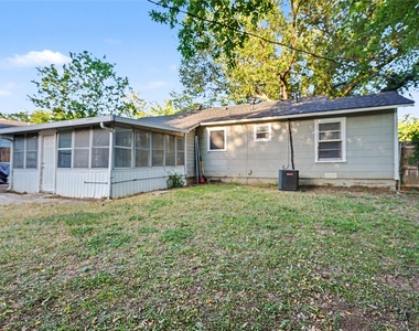 5008 Gilbert Drive - Photo Thumbnail 18