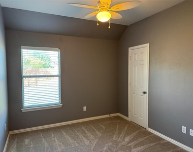 909 White Porch Avenue - Photo Thumbnail 16