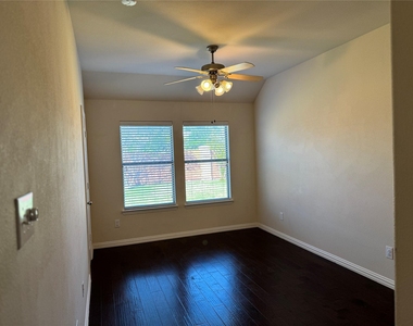 909 White Porch Avenue - Photo Thumbnail 11